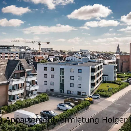 Kaeptn Christiansen 14 *